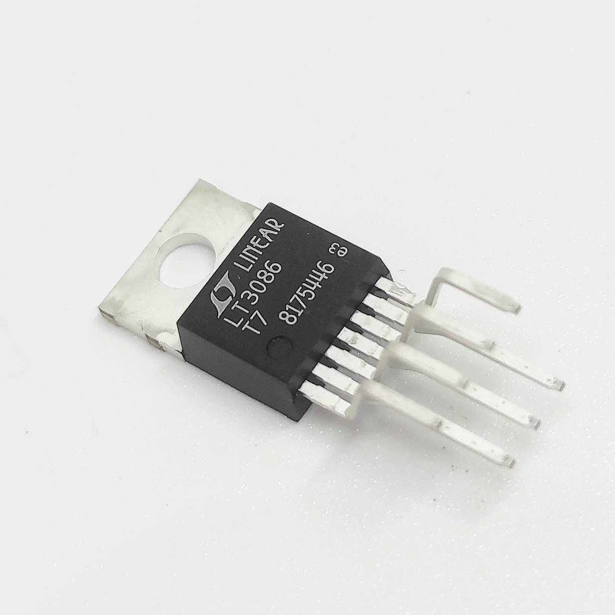 آی سی رگولاتور خطی قابل تنظیم کم‌افت 2.1 آمپر Analog Devices مدل LT3086