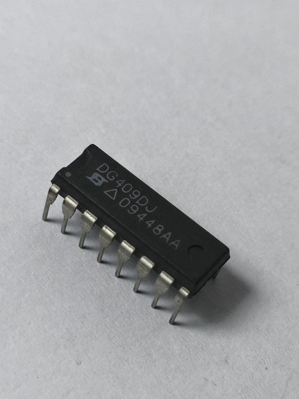 آیسی مالتیپلکسر آنالوگ دوکاناله 4 به 1 مدل DG409DJ، پکیج DIP-16